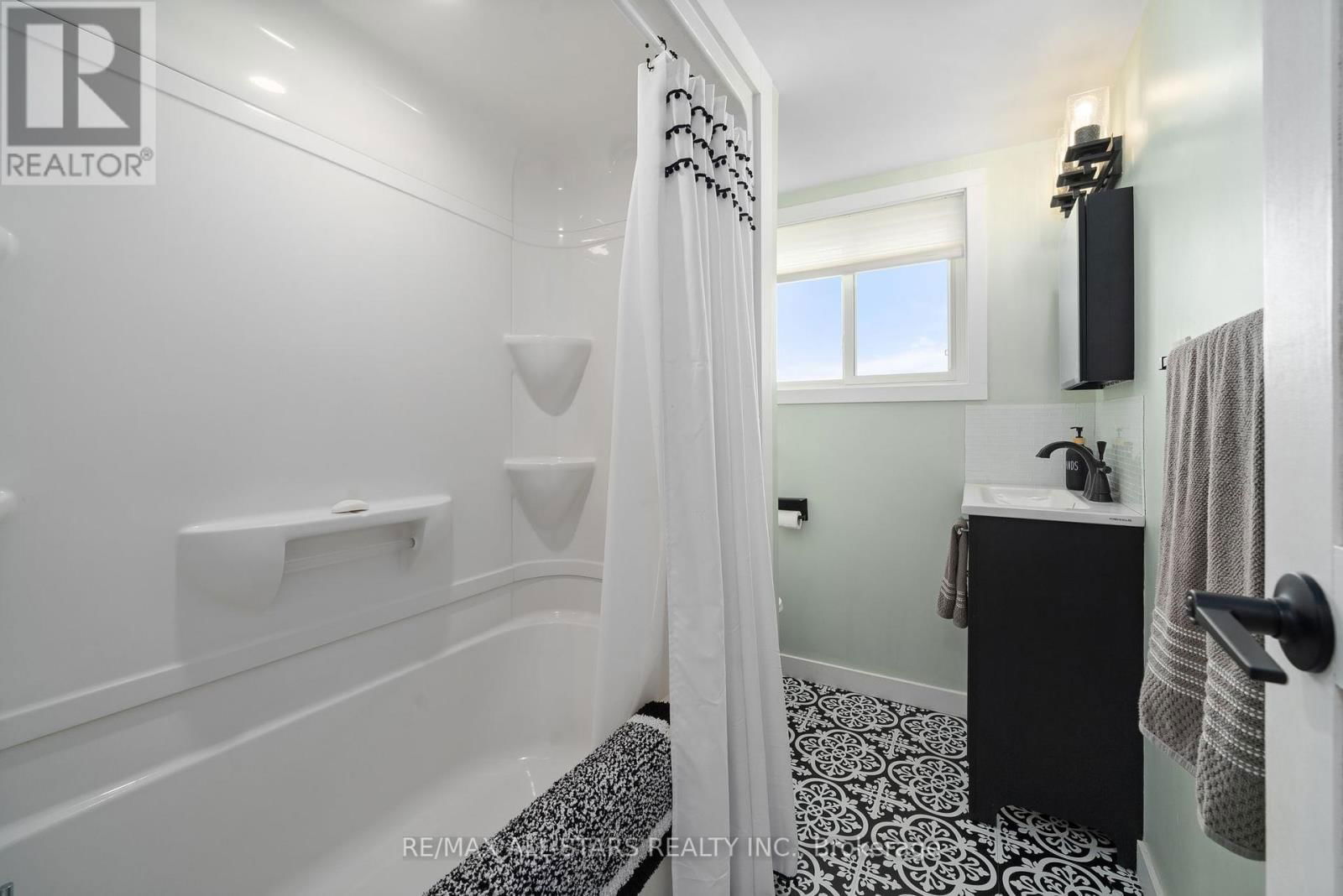 267 SNUG HARBOUR ROAD Image 17