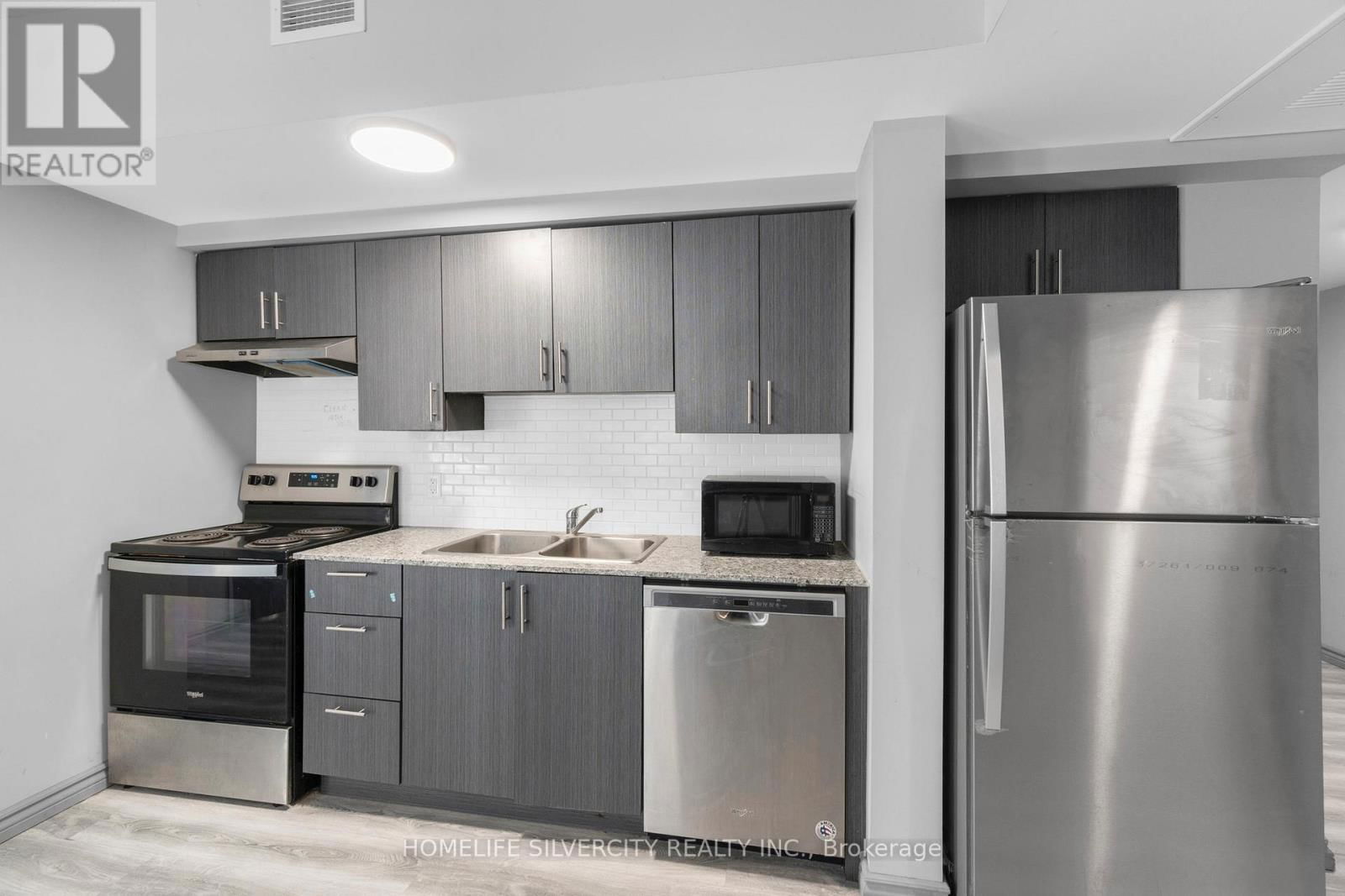 405 - 275 LARCH STREET Image 21