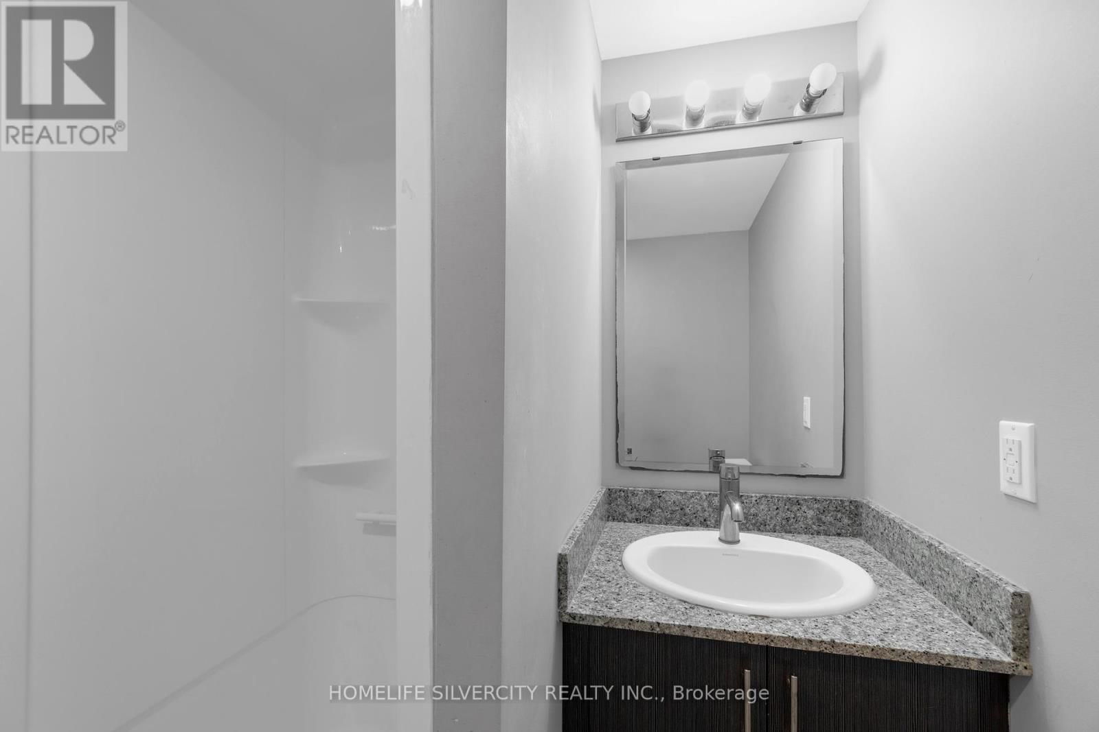 405 - 275 LARCH STREET Image 24
