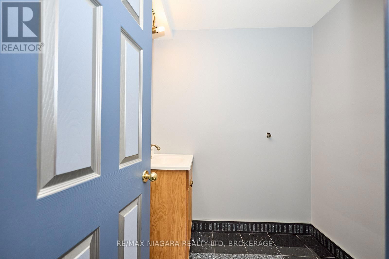 10655 NIAGARA PARKWAY Image 10