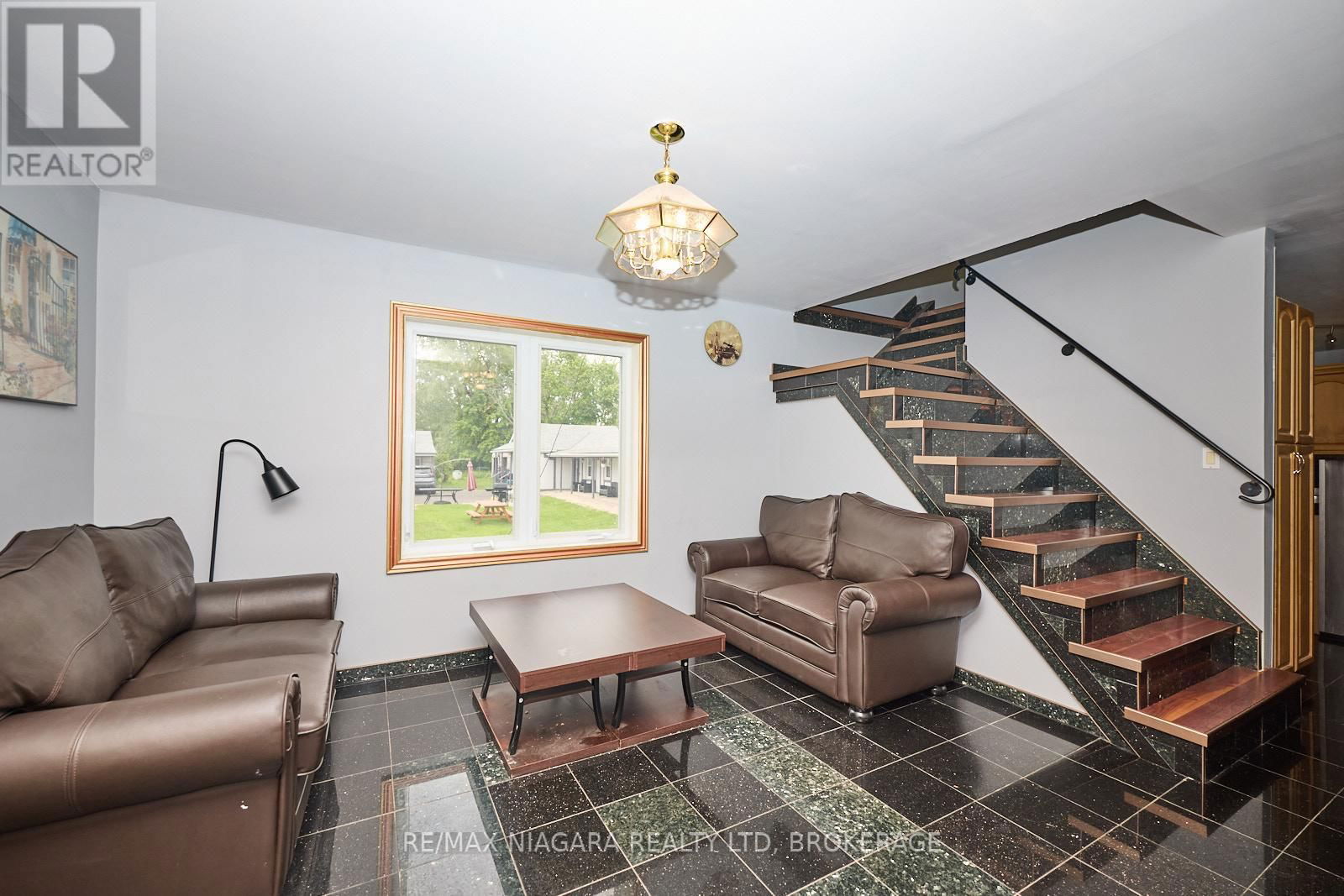 10655 NIAGARA PARKWAY Image 13