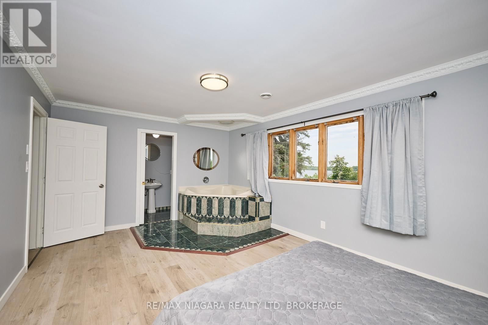 10655 NIAGARA PARKWAY Image 31