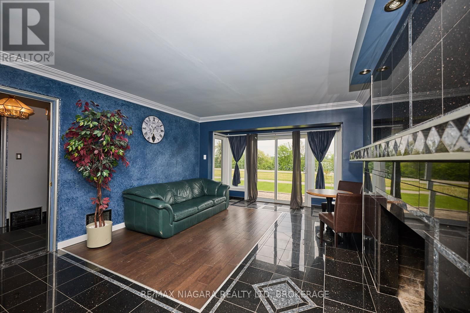 10655 NIAGARA PARKWAY Image 8