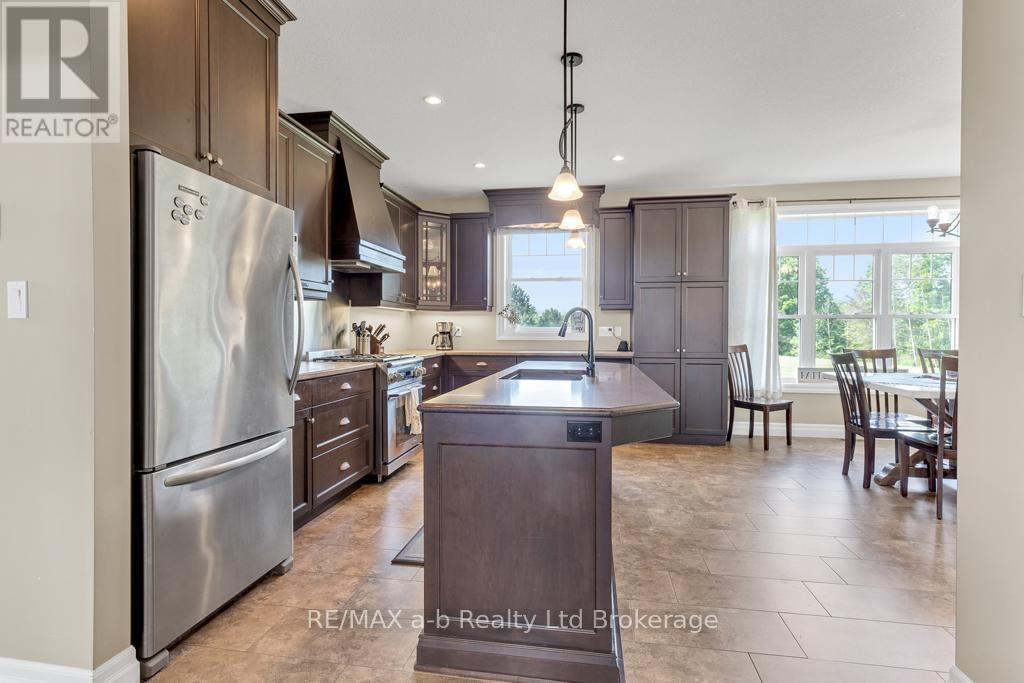 210 BEACH LANE Image 10