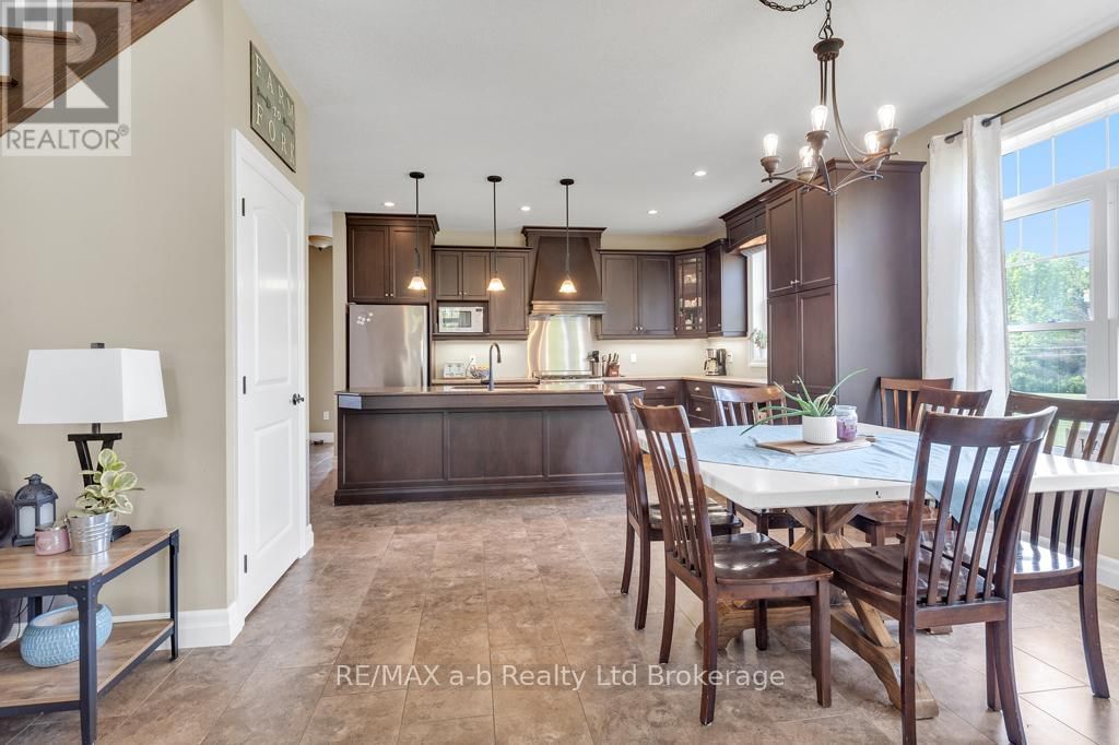 210 BEACH LANE Image 12