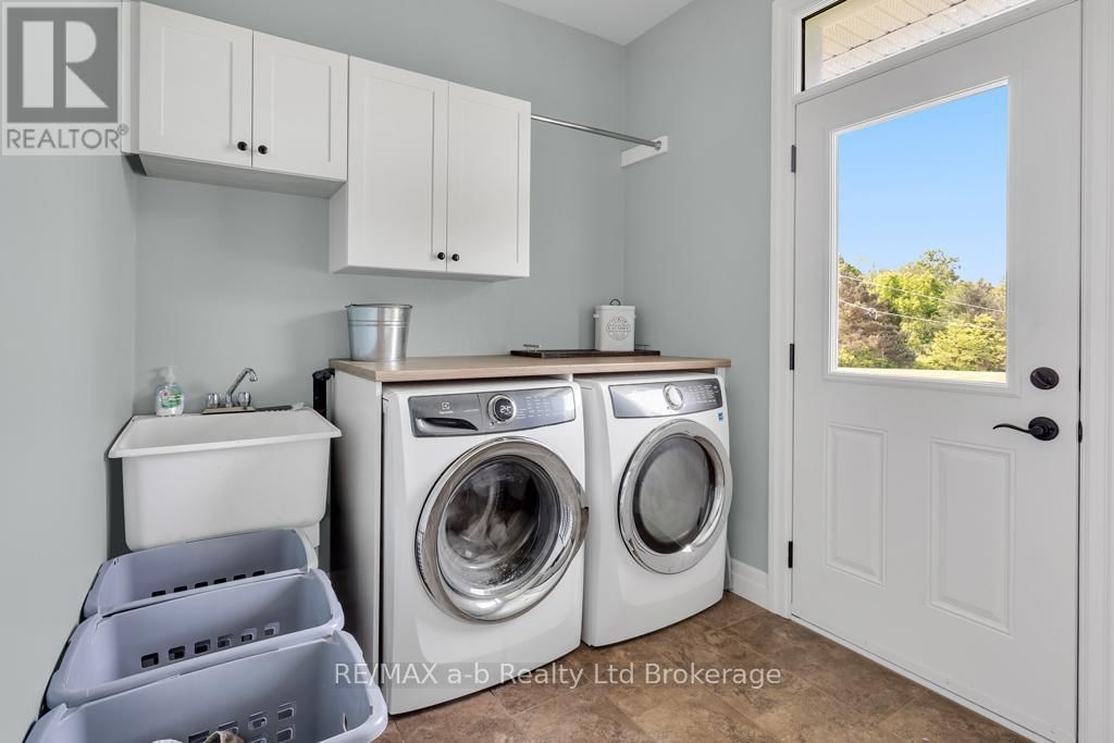 210 BEACH LANE Image 15