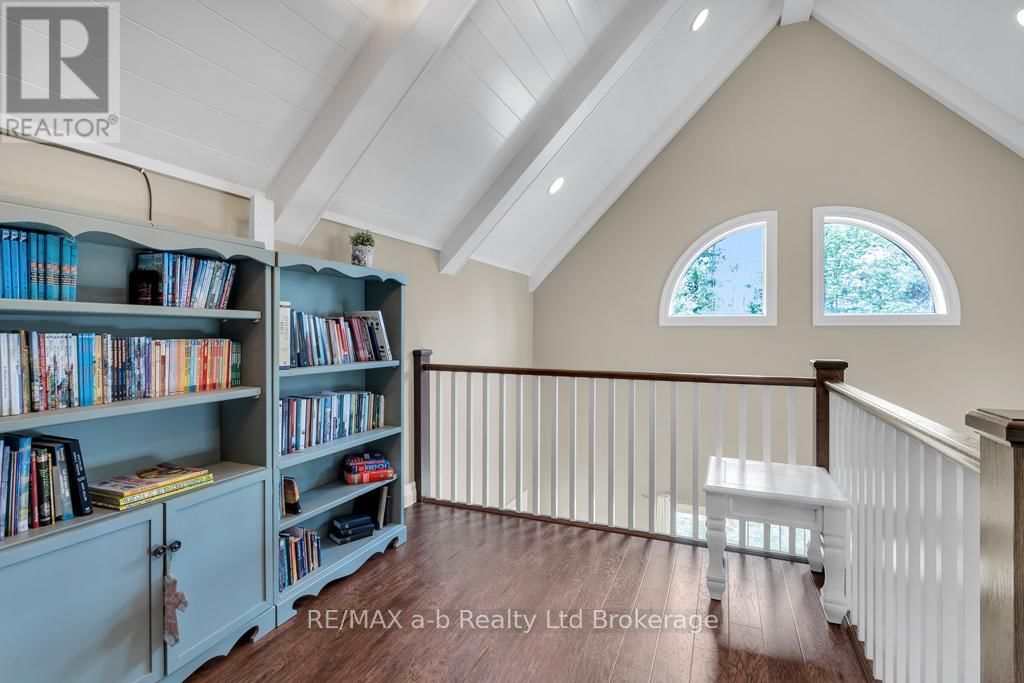 210 BEACH LANE Image 17