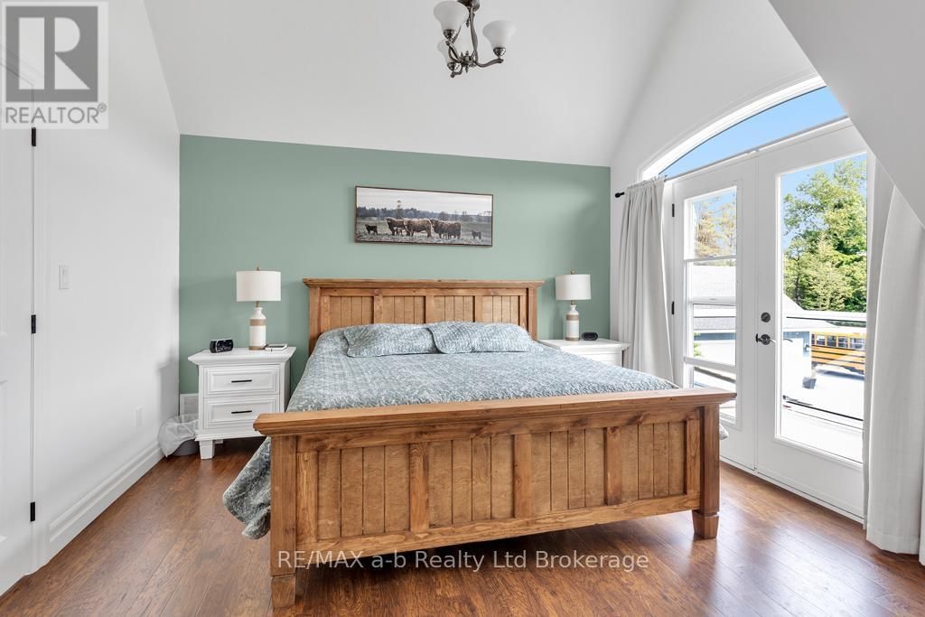 210 BEACH LANE Image 18