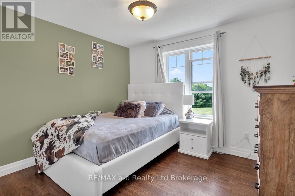 210 BEACH LANE Image 20