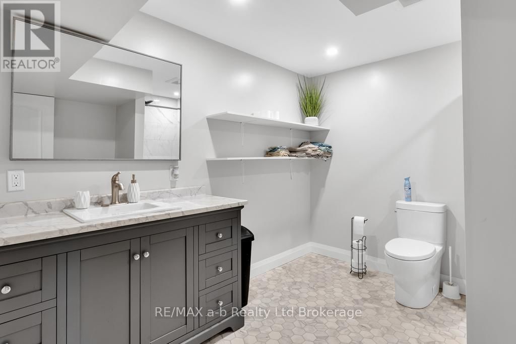 210 BEACH LANE Image 25