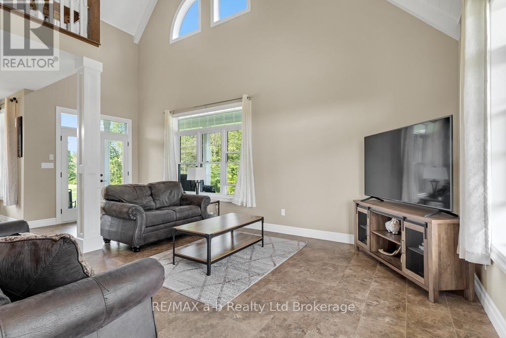 210 BEACH LANE Image 7