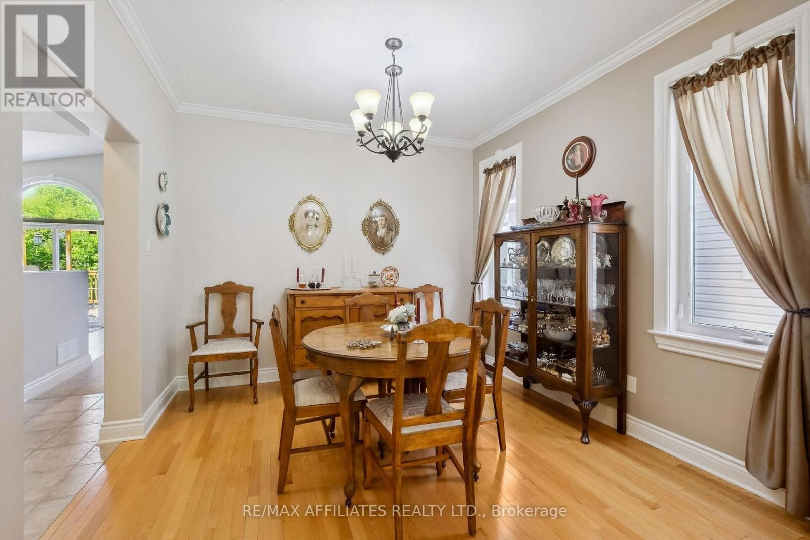 176 TOPAZE CRESCENT Image 12