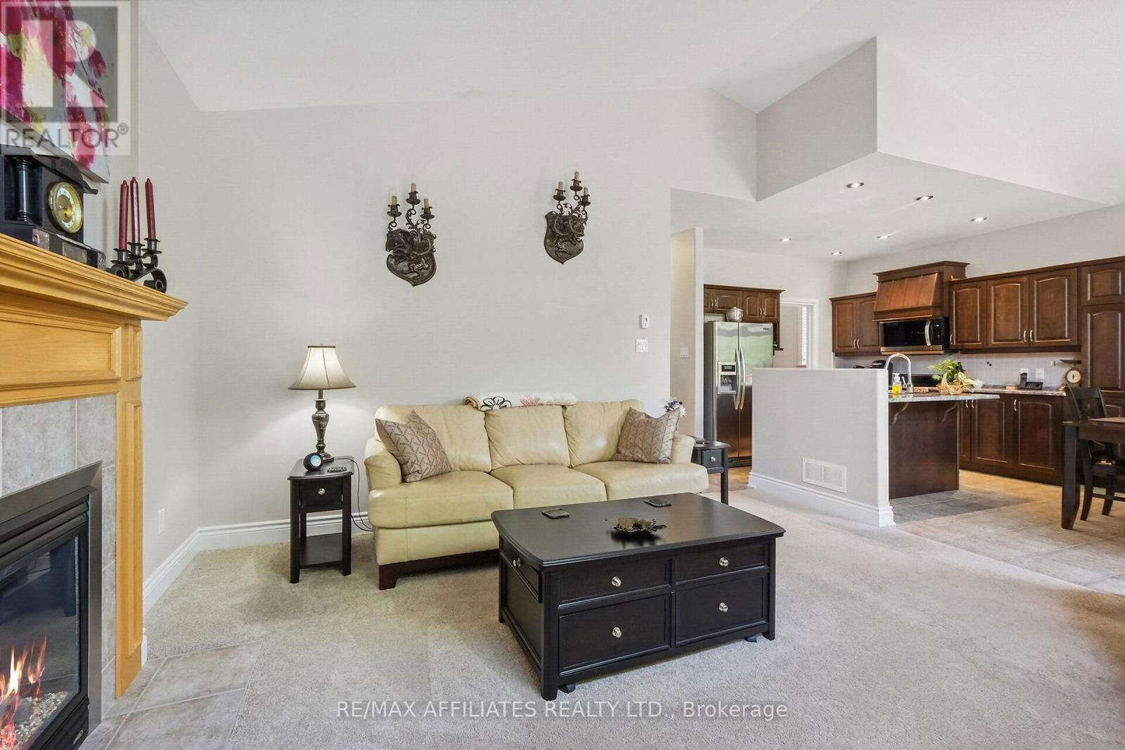 176 TOPAZE CRESCENT Image 14