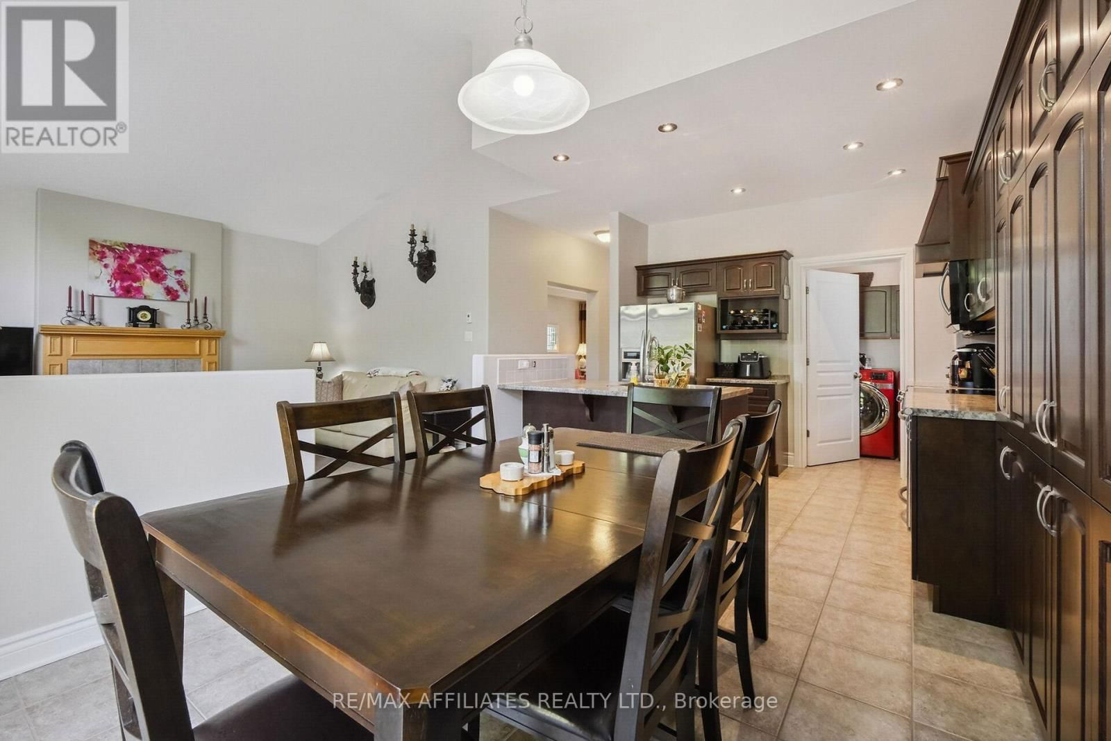 176 TOPAZE CRESCENT Image 17