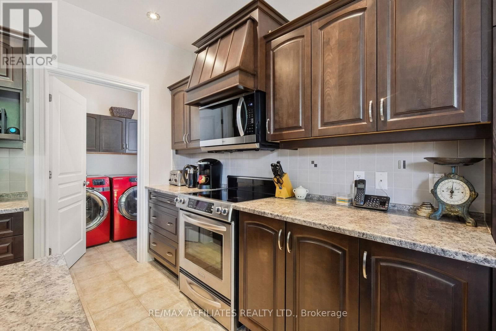 176 TOPAZE CRESCENT Image 20