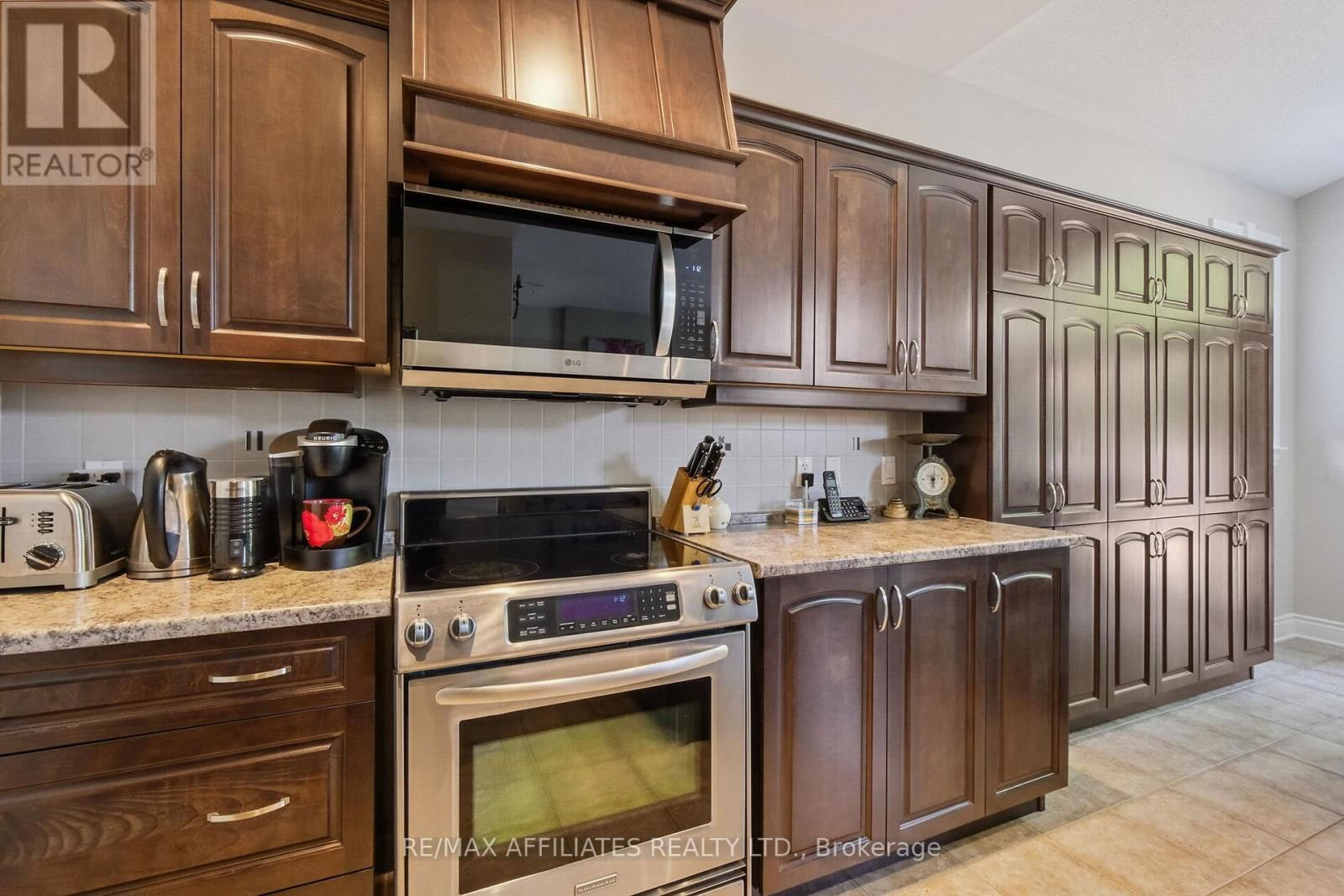 176 TOPAZE CRESCENT Image 22