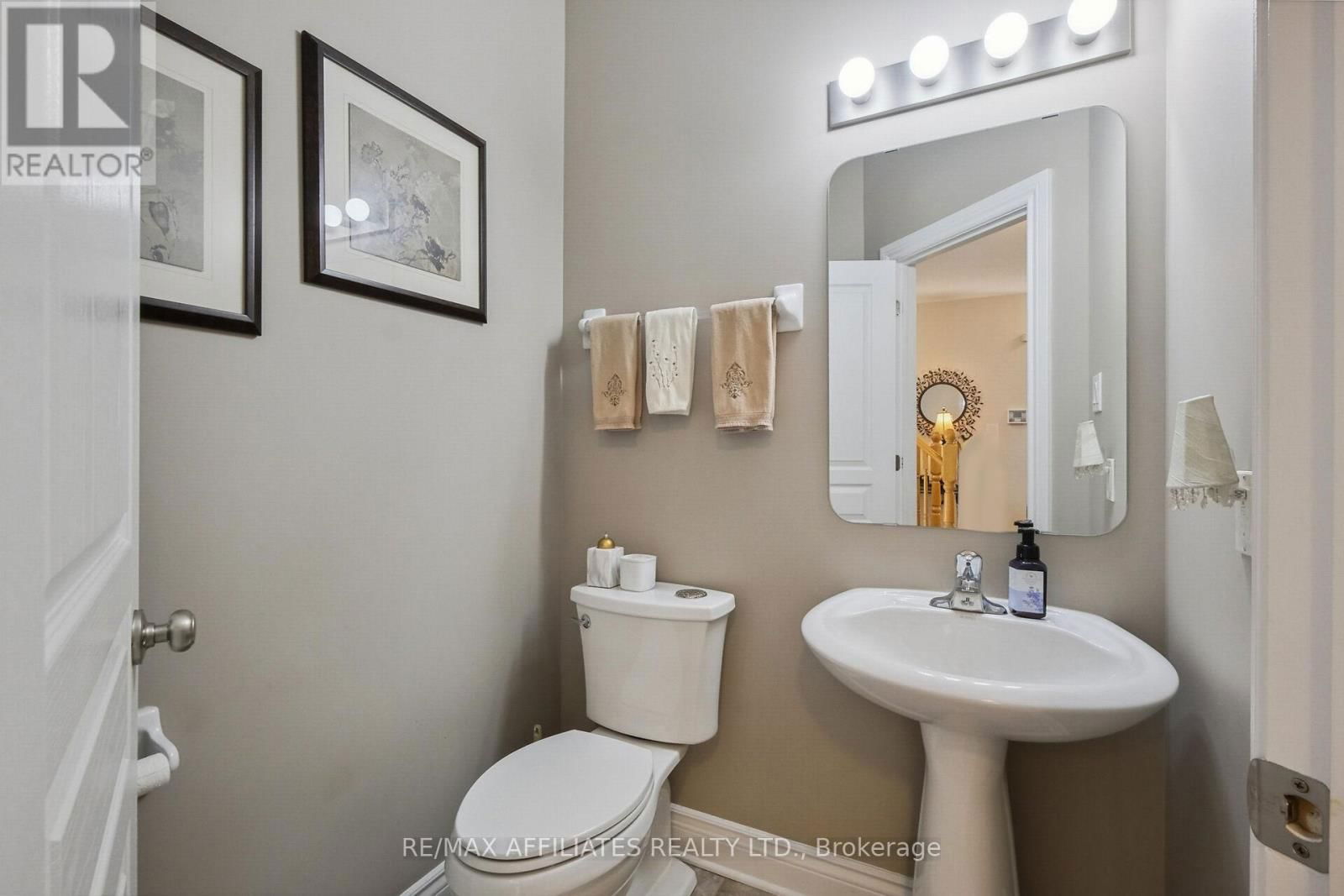 176 TOPAZE CRESCENT Image 24
