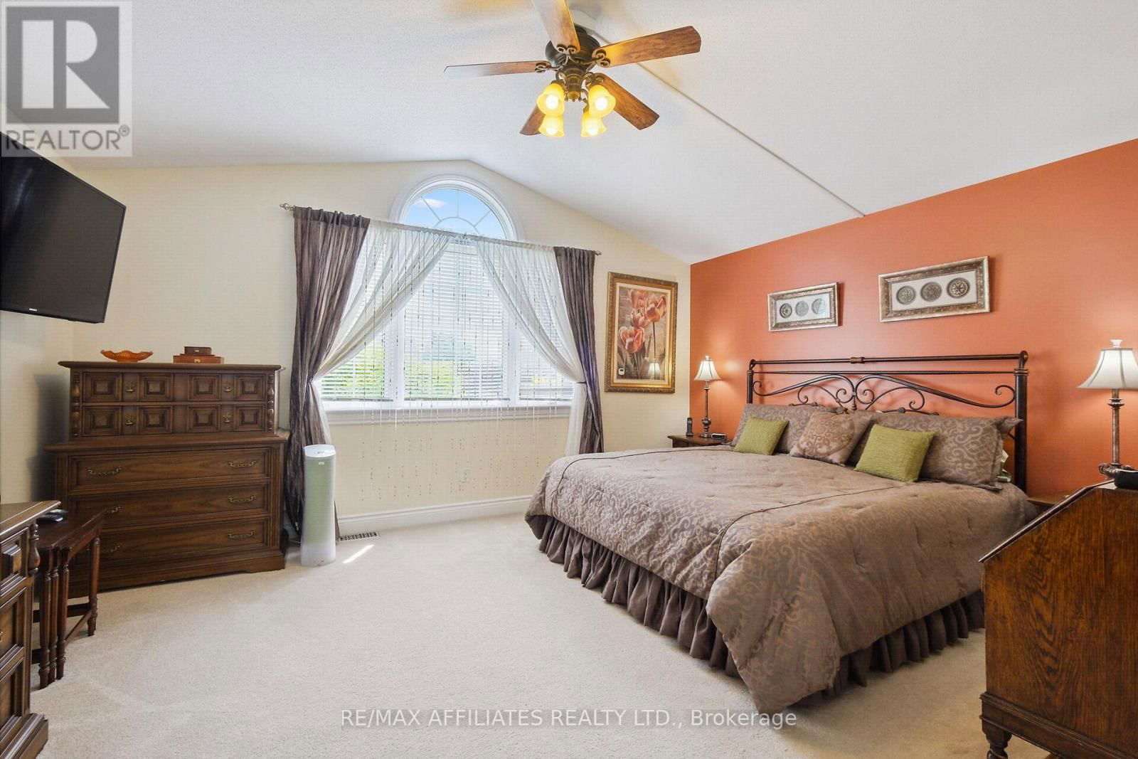 176 TOPAZE CRESCENT Image 26