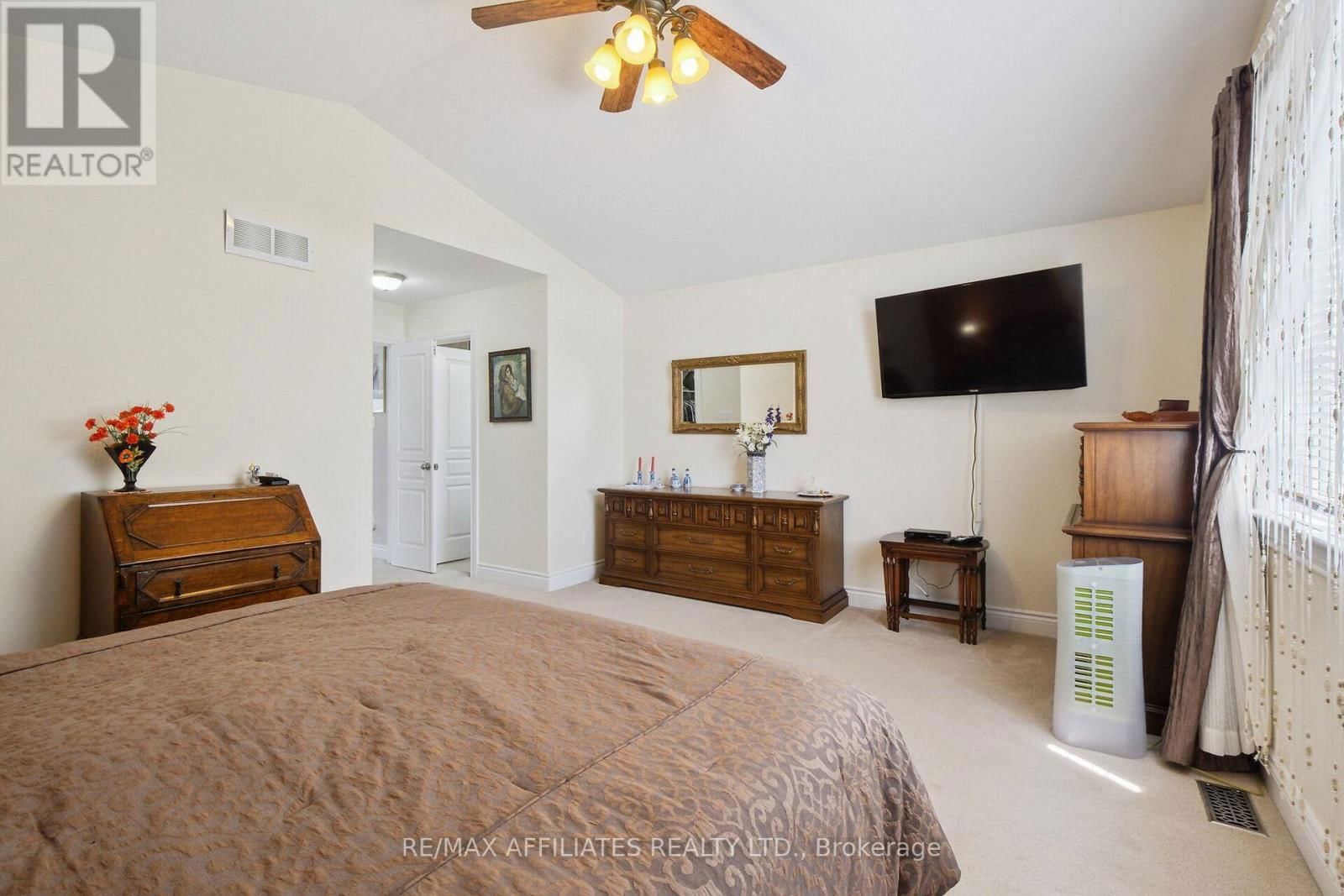 176 TOPAZE CRESCENT Image 27