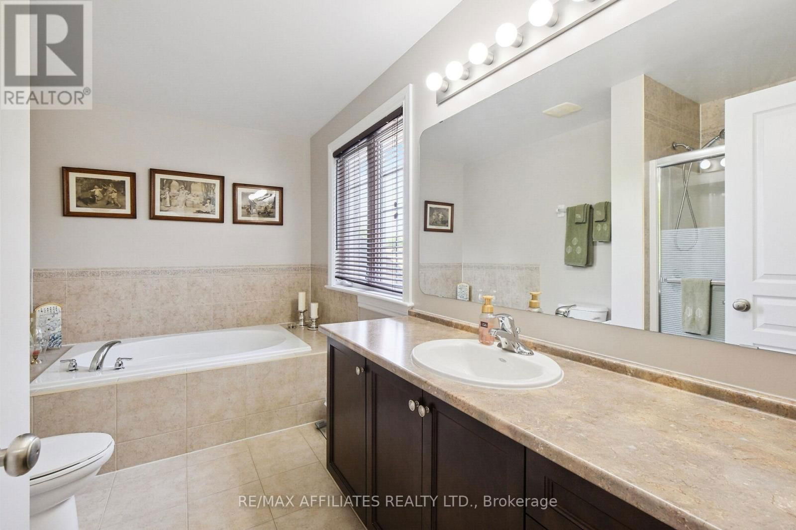 176 TOPAZE CRESCENT Image 29