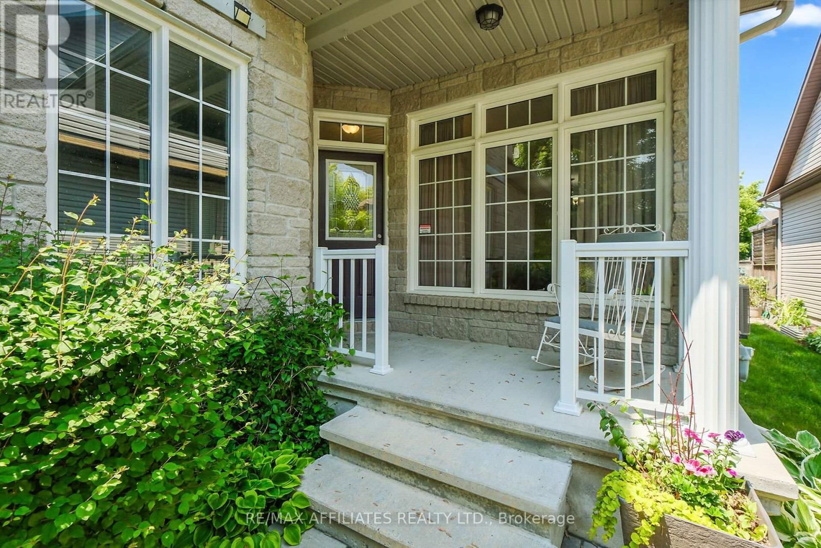 176 TOPAZE CRESCENT Image 3