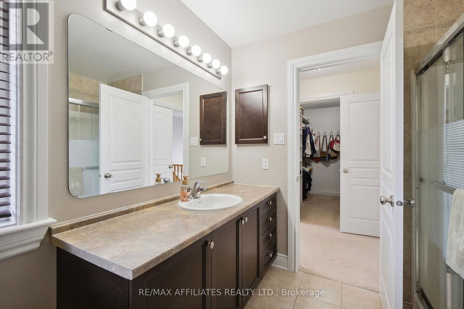 176 TOPAZE CRESCENT Image 30