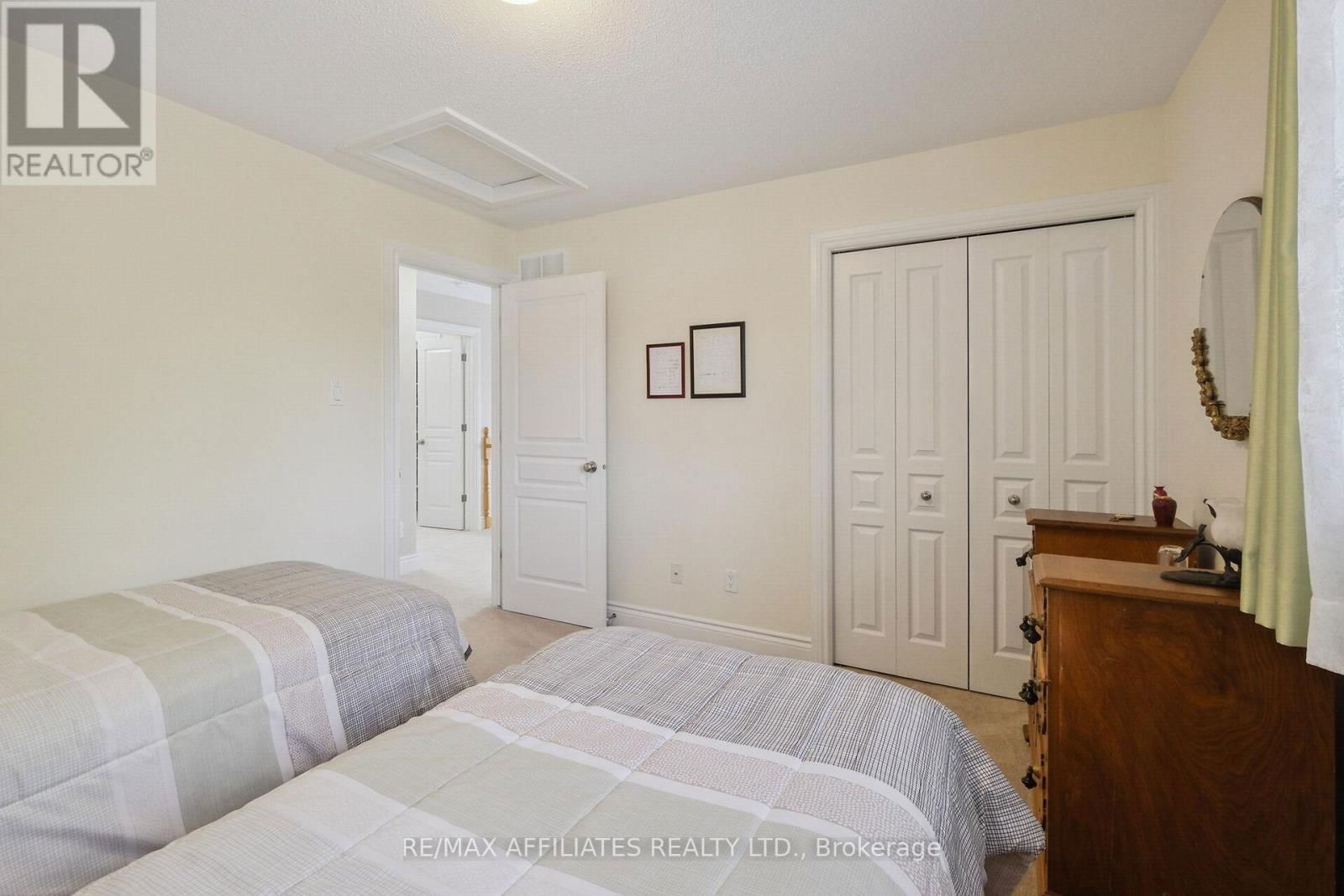 176 TOPAZE CRESCENT Image 33