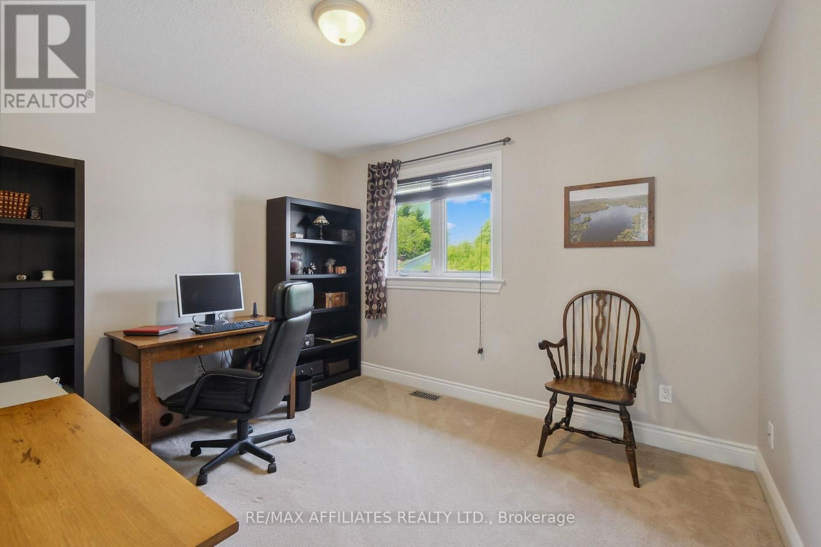 176 TOPAZE CRESCENT Image 34
