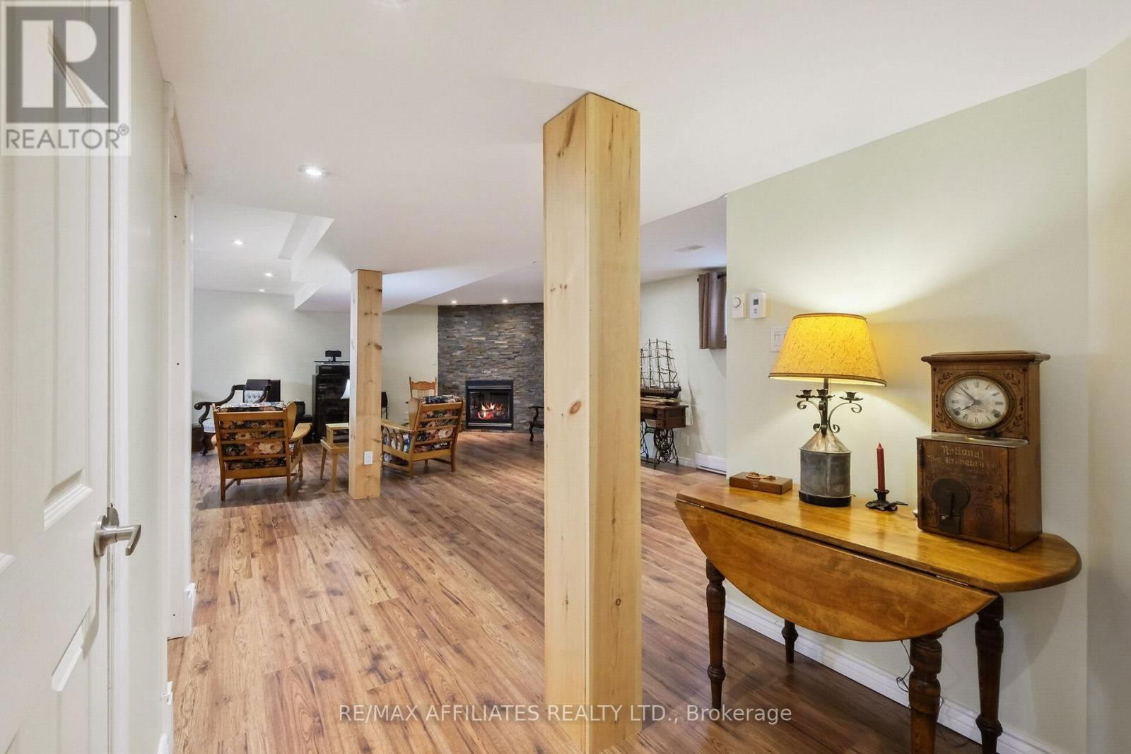 176 TOPAZE CRESCENT Image 38