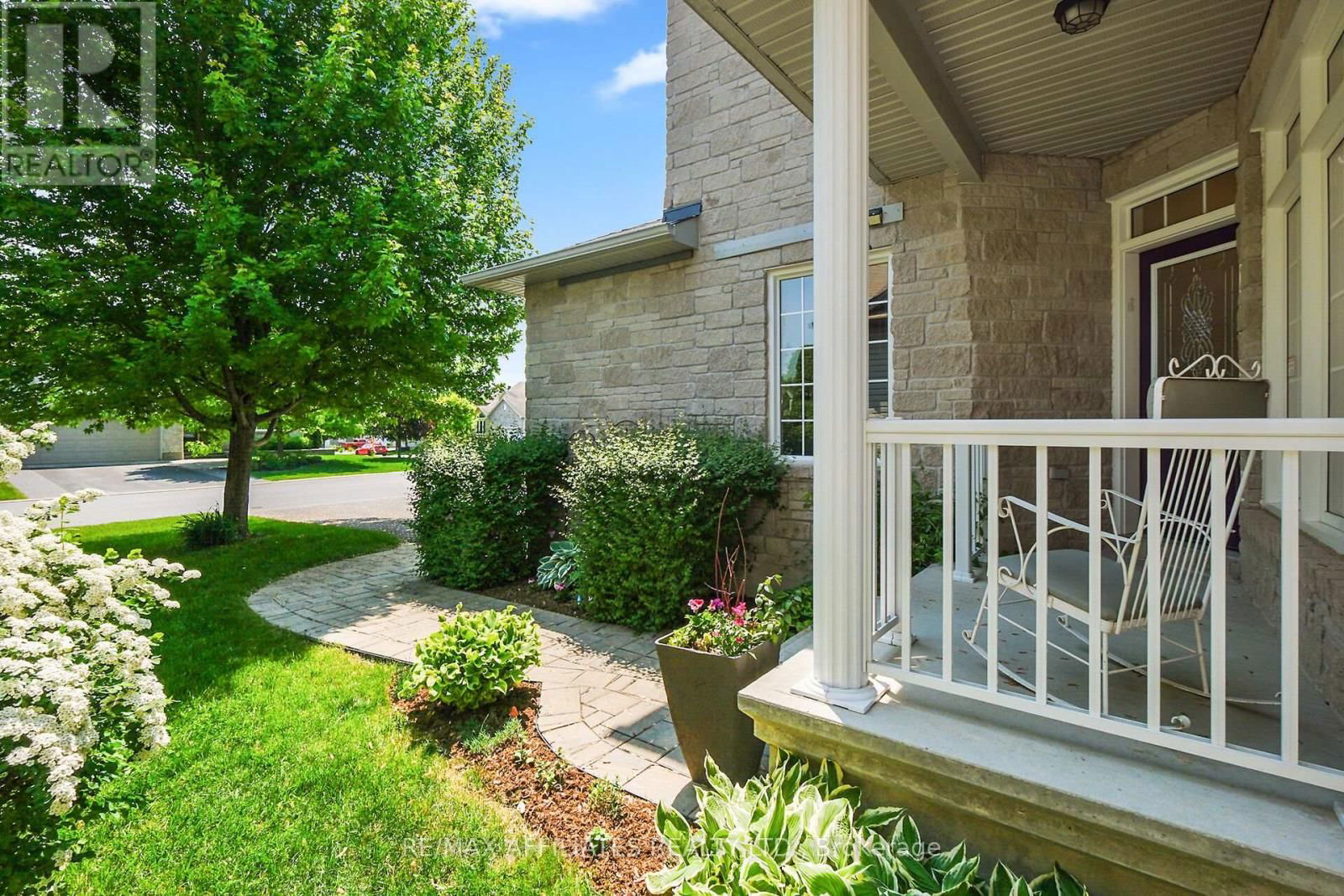 176 TOPAZE CRESCENT Image 4