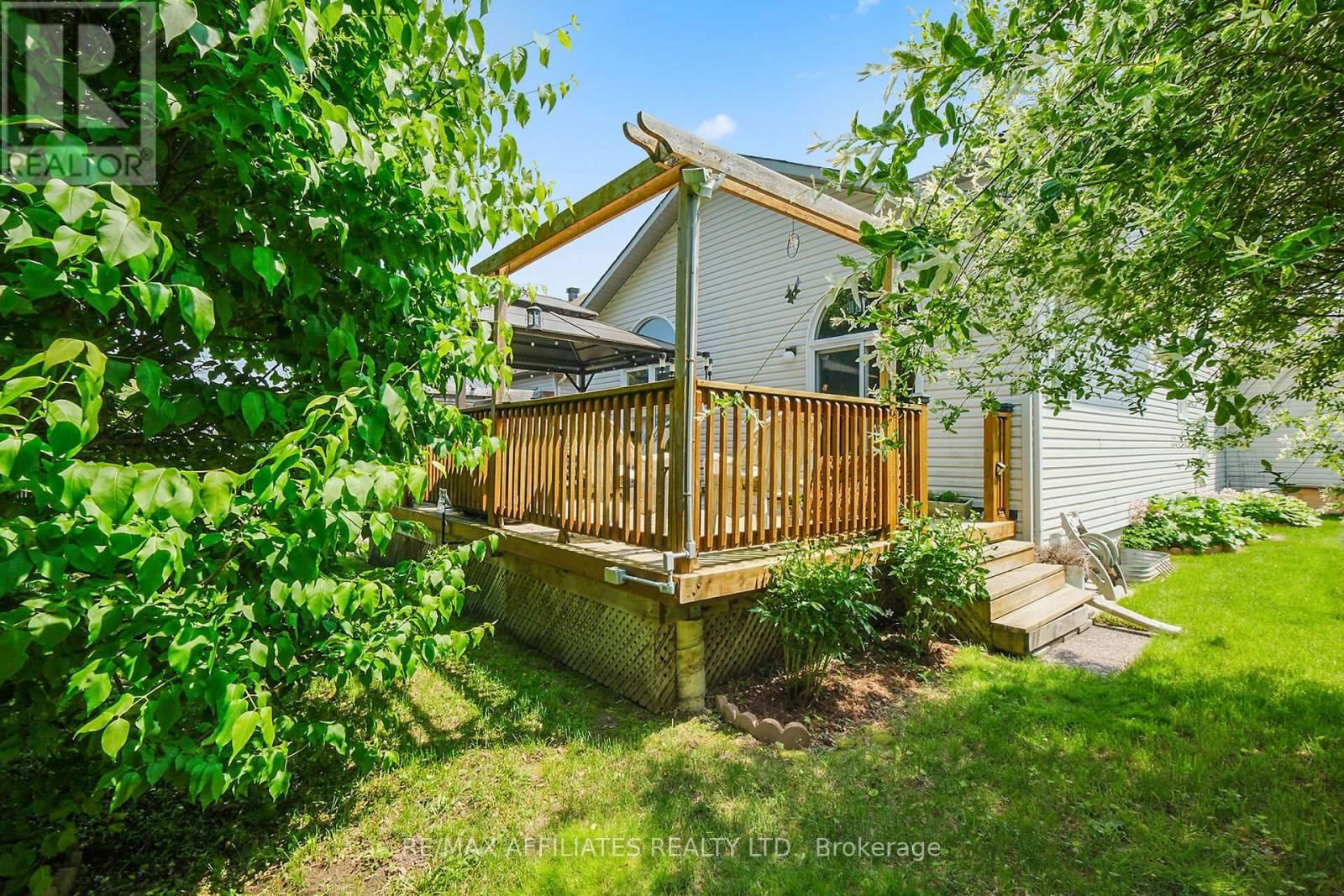 176 TOPAZE CRESCENT Image 43
