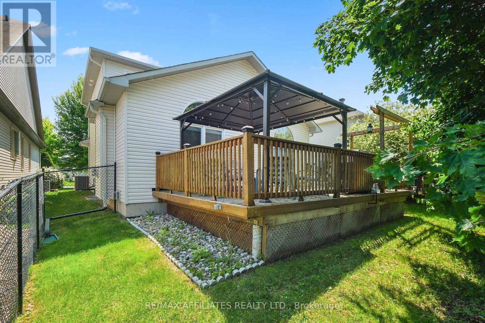 176 TOPAZE CRESCENT Image 50
