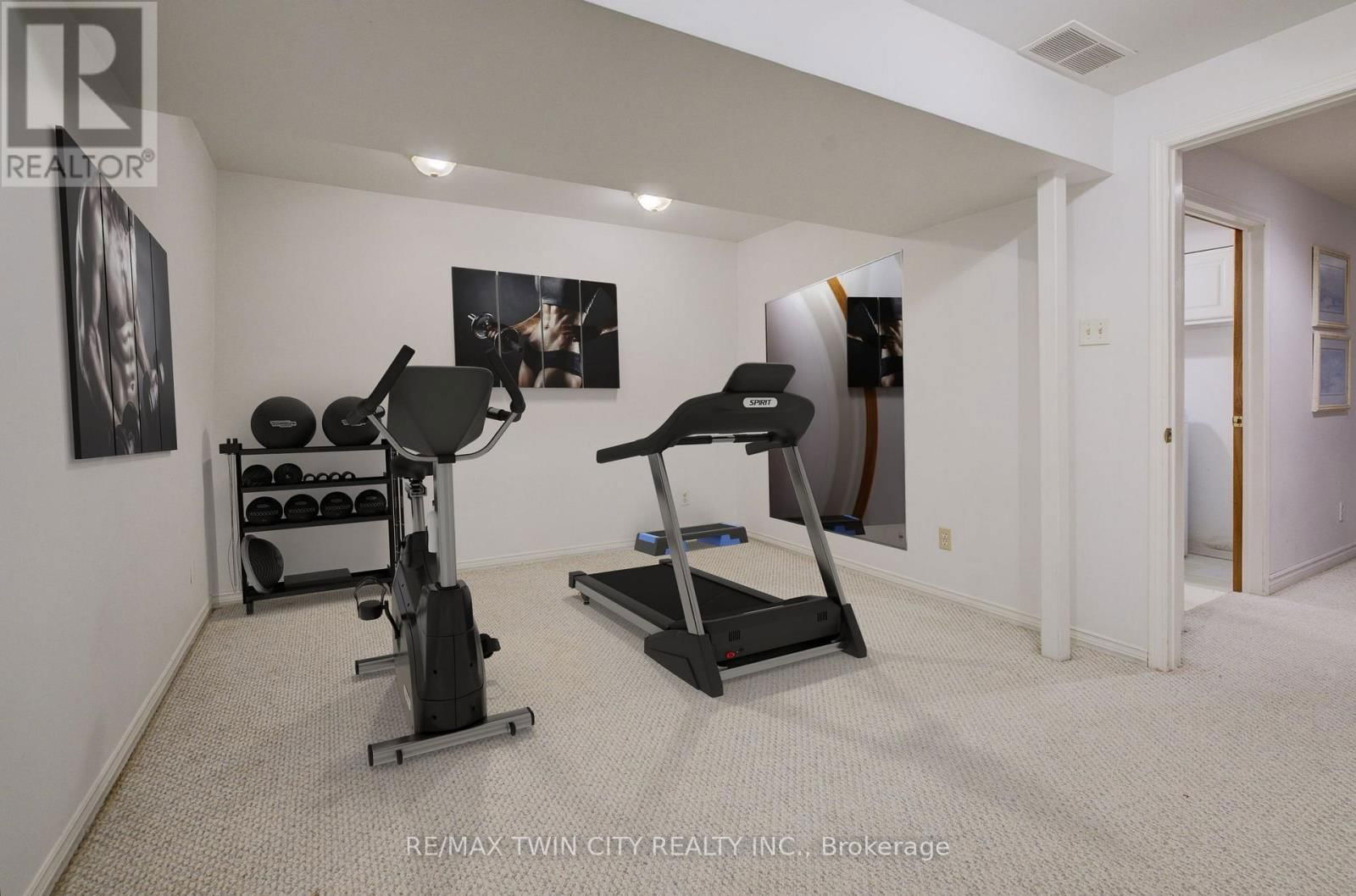20 VIENNA CRESCENT Image 35