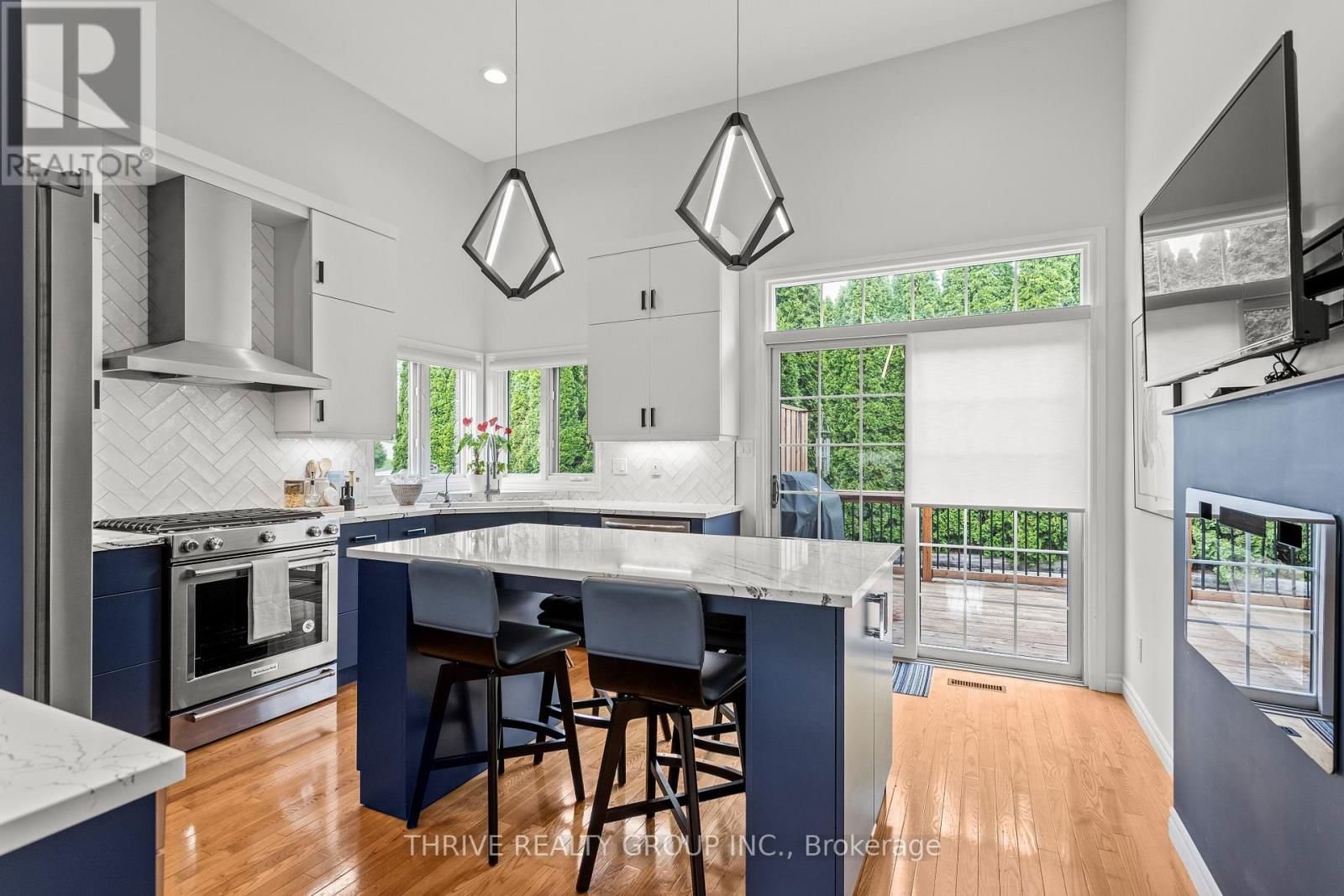 12 - 6 CADEAU TERRACE Image 2