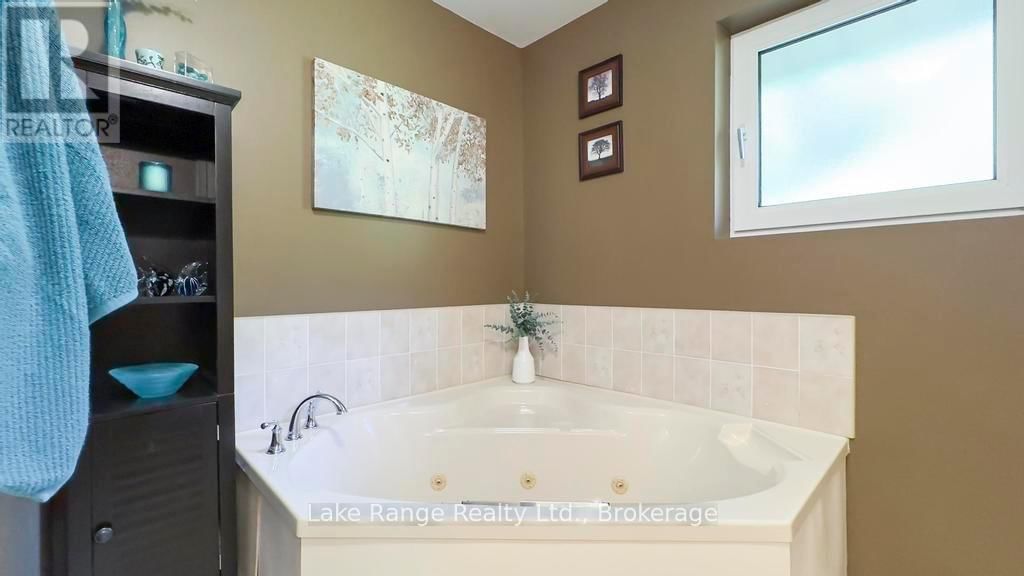 201 SHADYWOOD CRESCENT Image 18