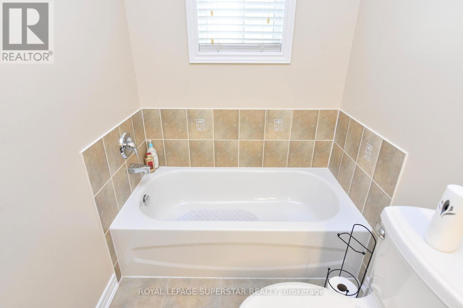 44 BROWVIEW DRIVE Image 16