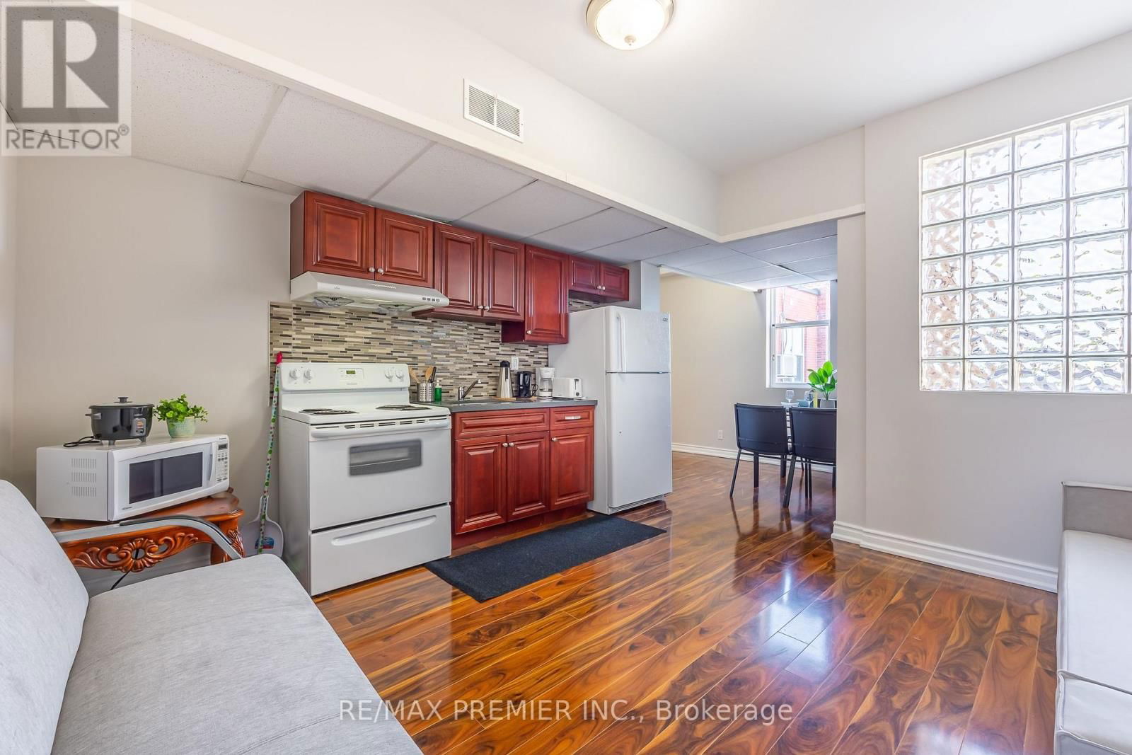4507 QUEEN STREET Image 10