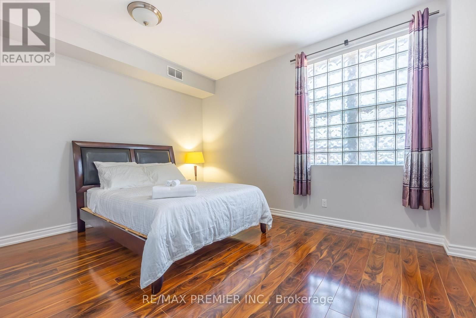 4507 QUEEN STREET Image 19