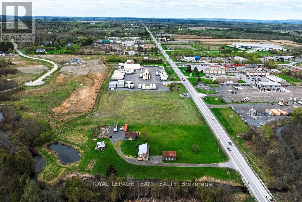 2679 CARP ROAD Image 3