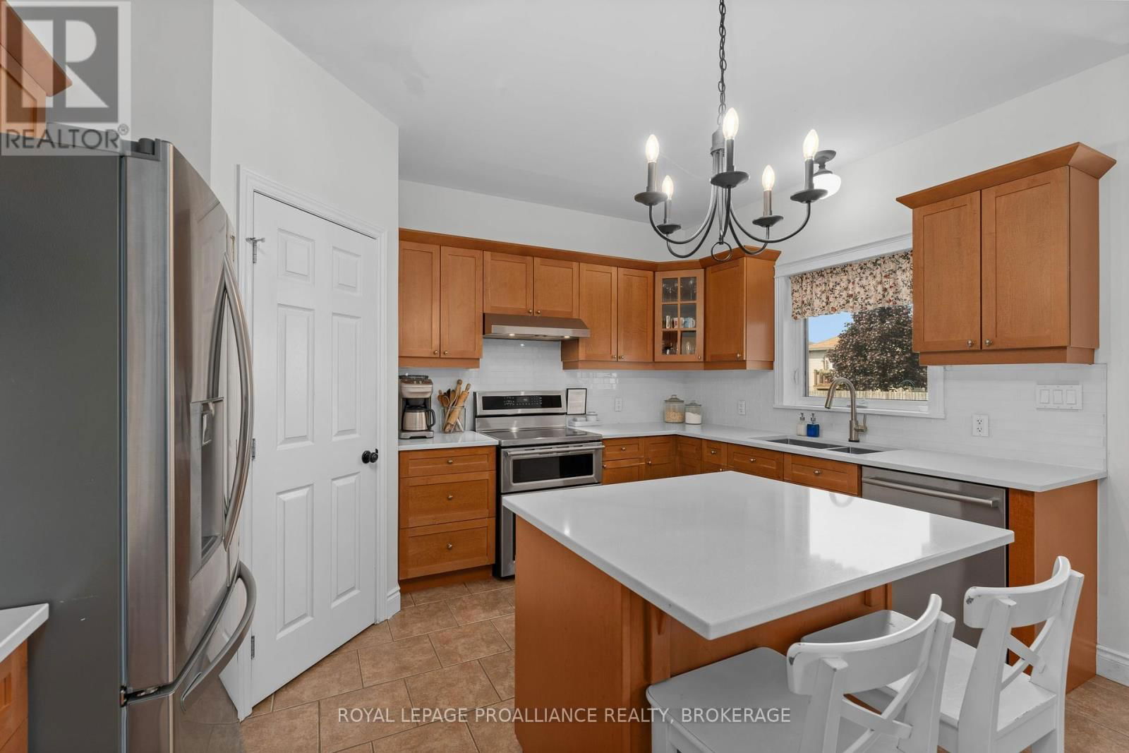 174 SPEERS BOULEVARD Image 13