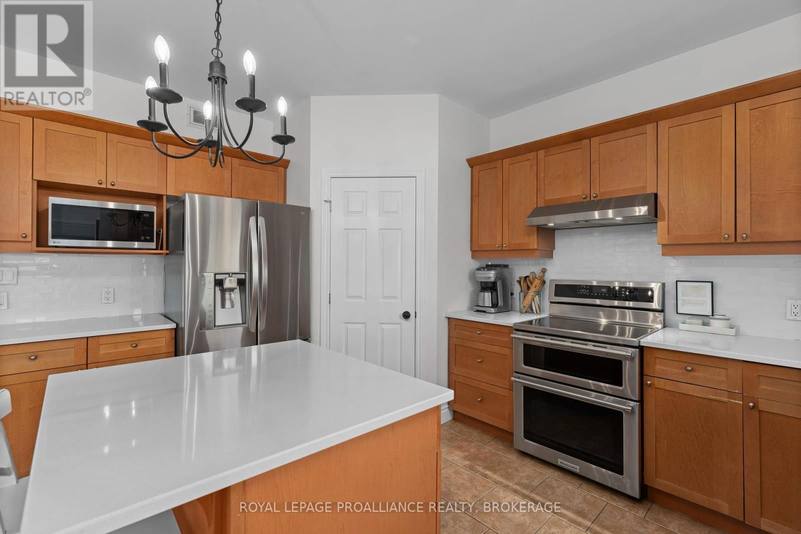 174 SPEERS BOULEVARD Image 14