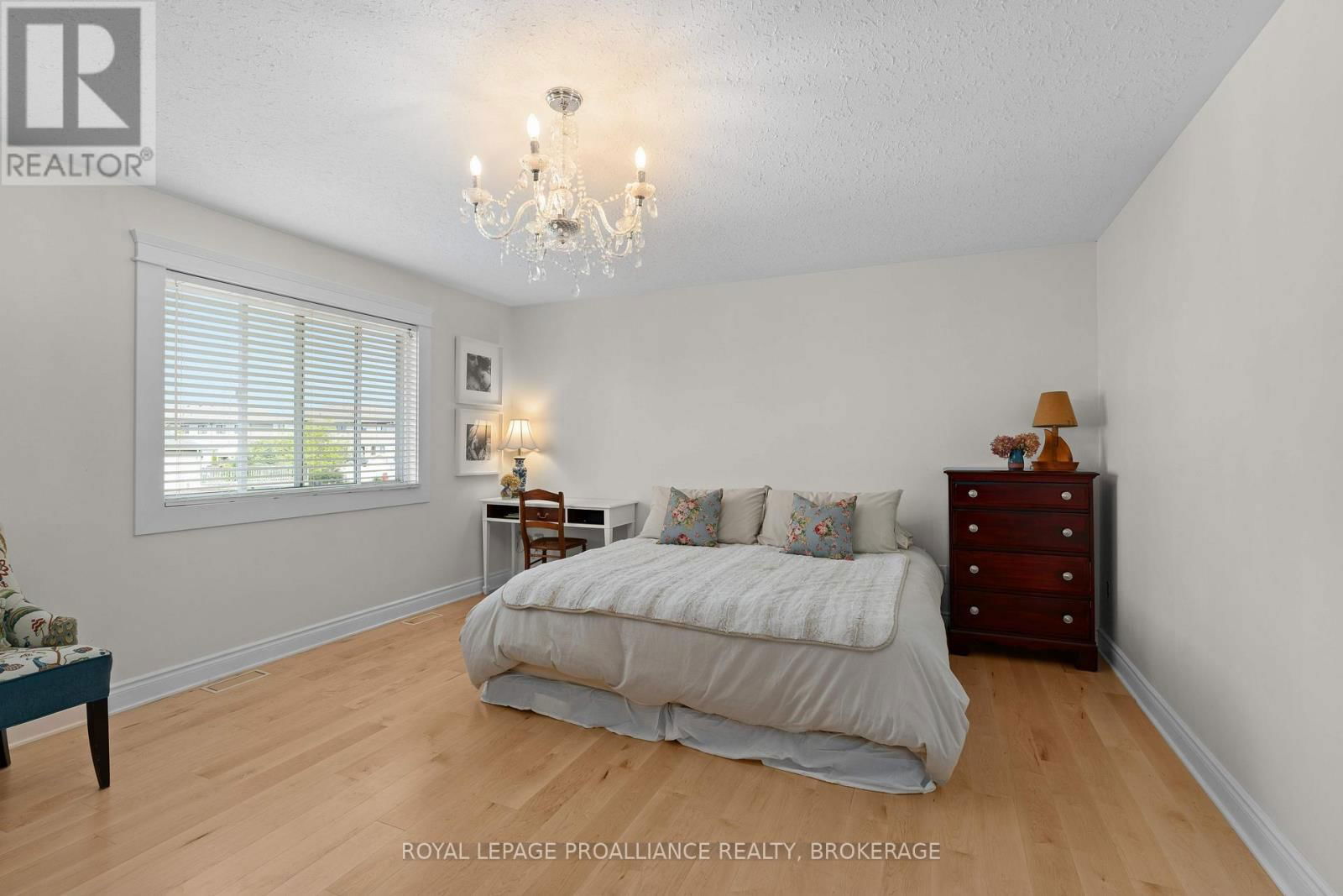 174 SPEERS BOULEVARD Image 20