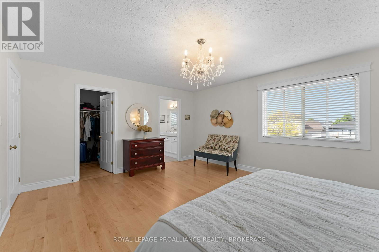 174 SPEERS BOULEVARD Image 21