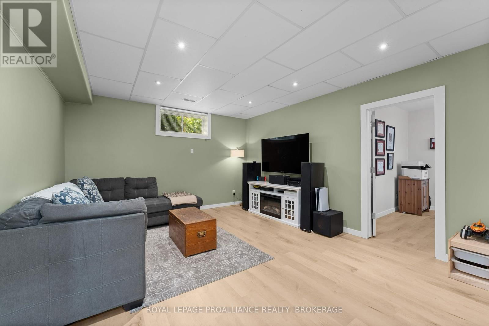 174 SPEERS BOULEVARD Image 29