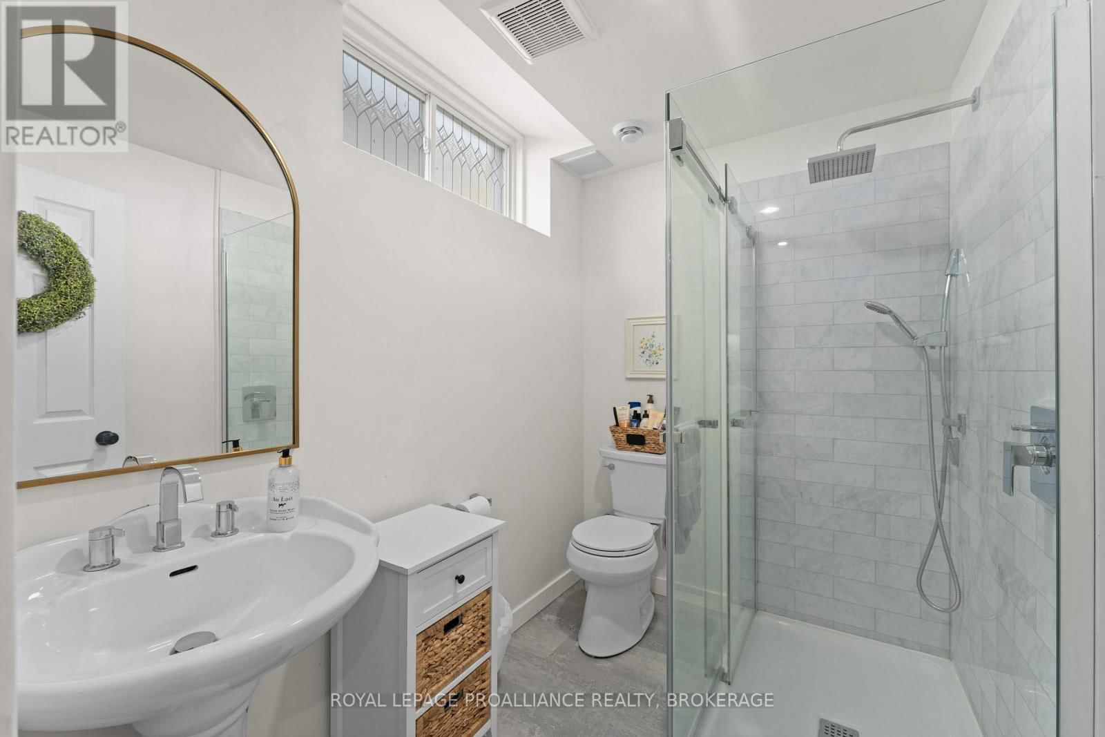 174 SPEERS BOULEVARD Image 32