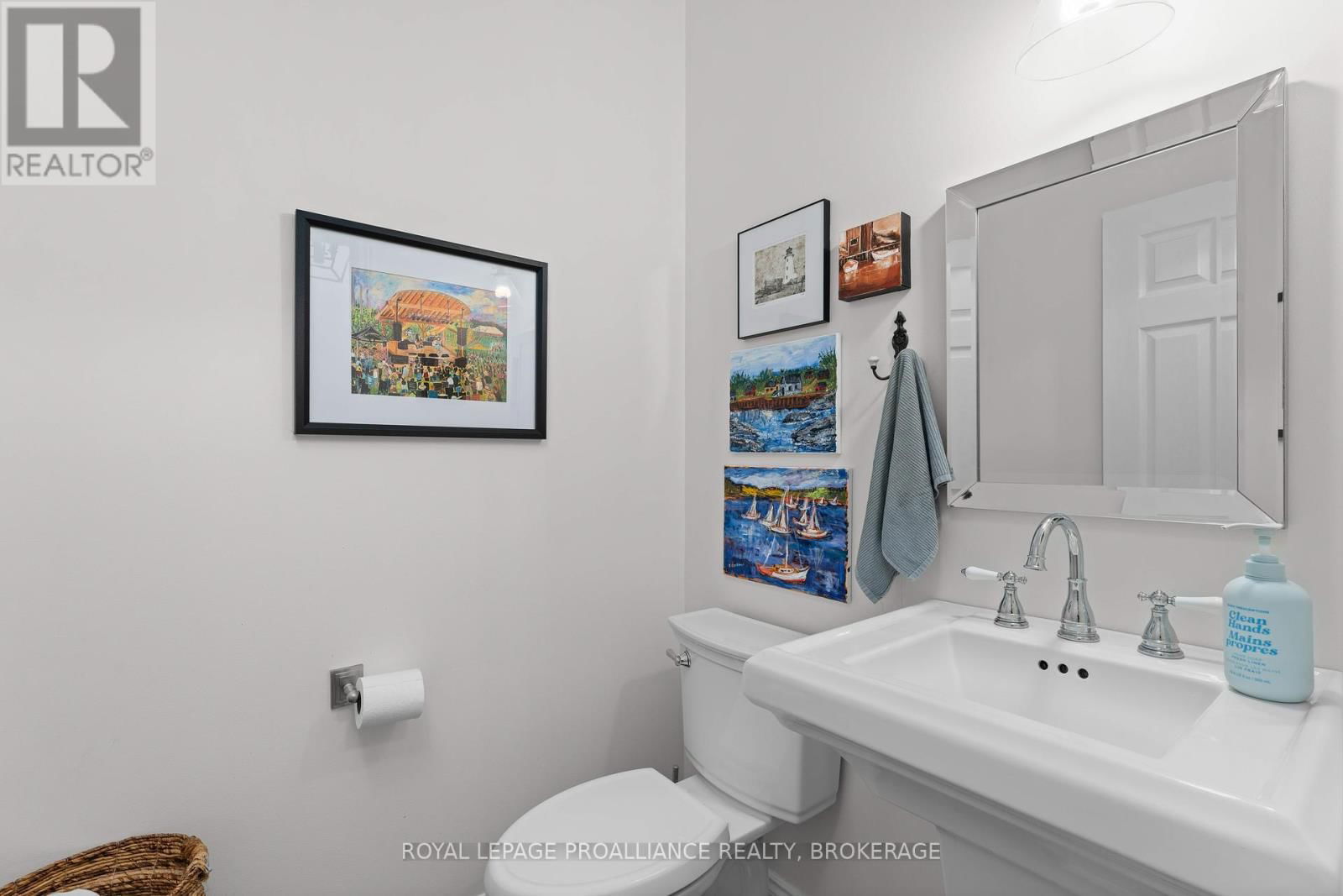 174 SPEERS BOULEVARD Image 9