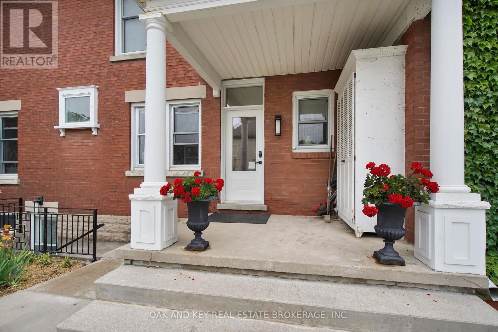 2424 MAIN STREET Image 3