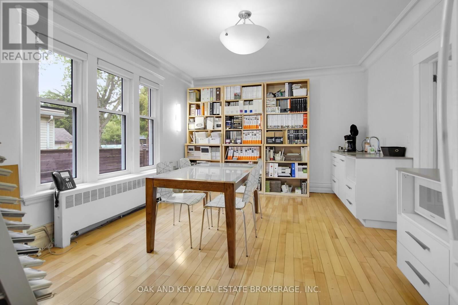 2424 MAIN STREET Image 9