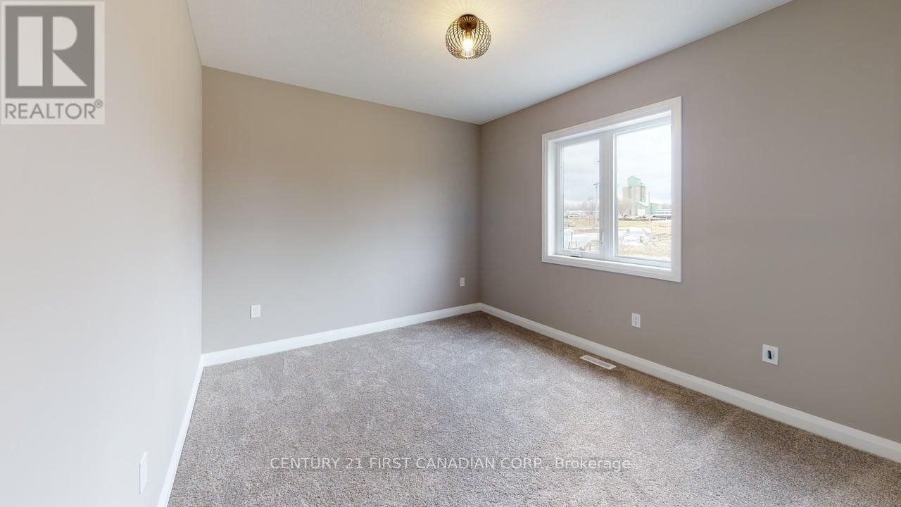 471 MAIN STREET Image 15
