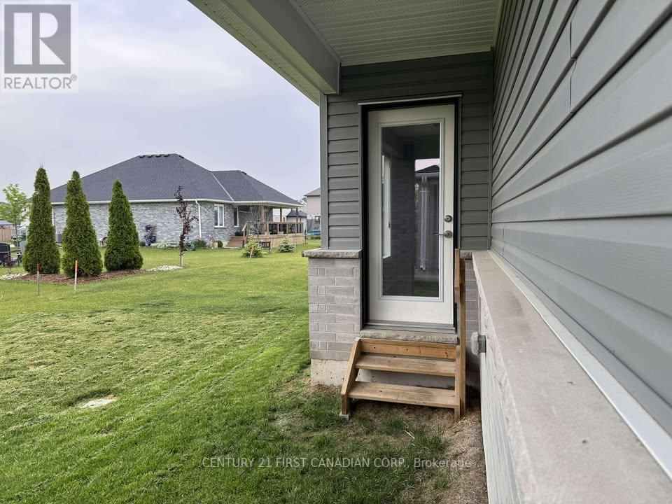 471 MAIN STREET Image 3